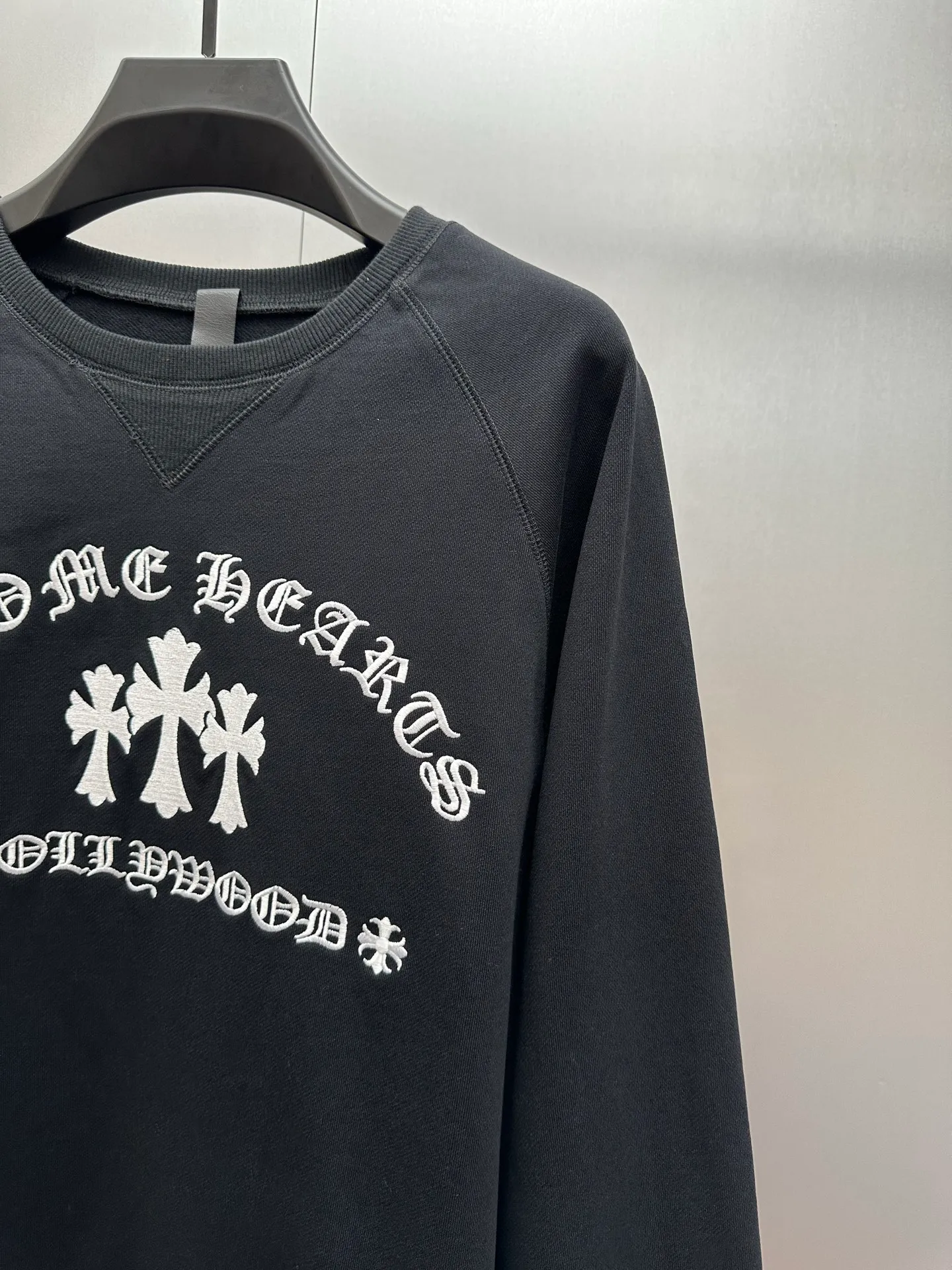 P410 Chrome Hearts cross embroidery sweatshirt, genuine product purchased and developed for 12000, 380g Korean cotton and linen sweatshirt 100% cotton, 380g 2*2 matching high-end fashion brand rib, cloth fermentation wash, imported embroidery, customized 1:1 hardware, customized 1:1 leather label, customized 1:1 trademark, loose version size: S M L XL